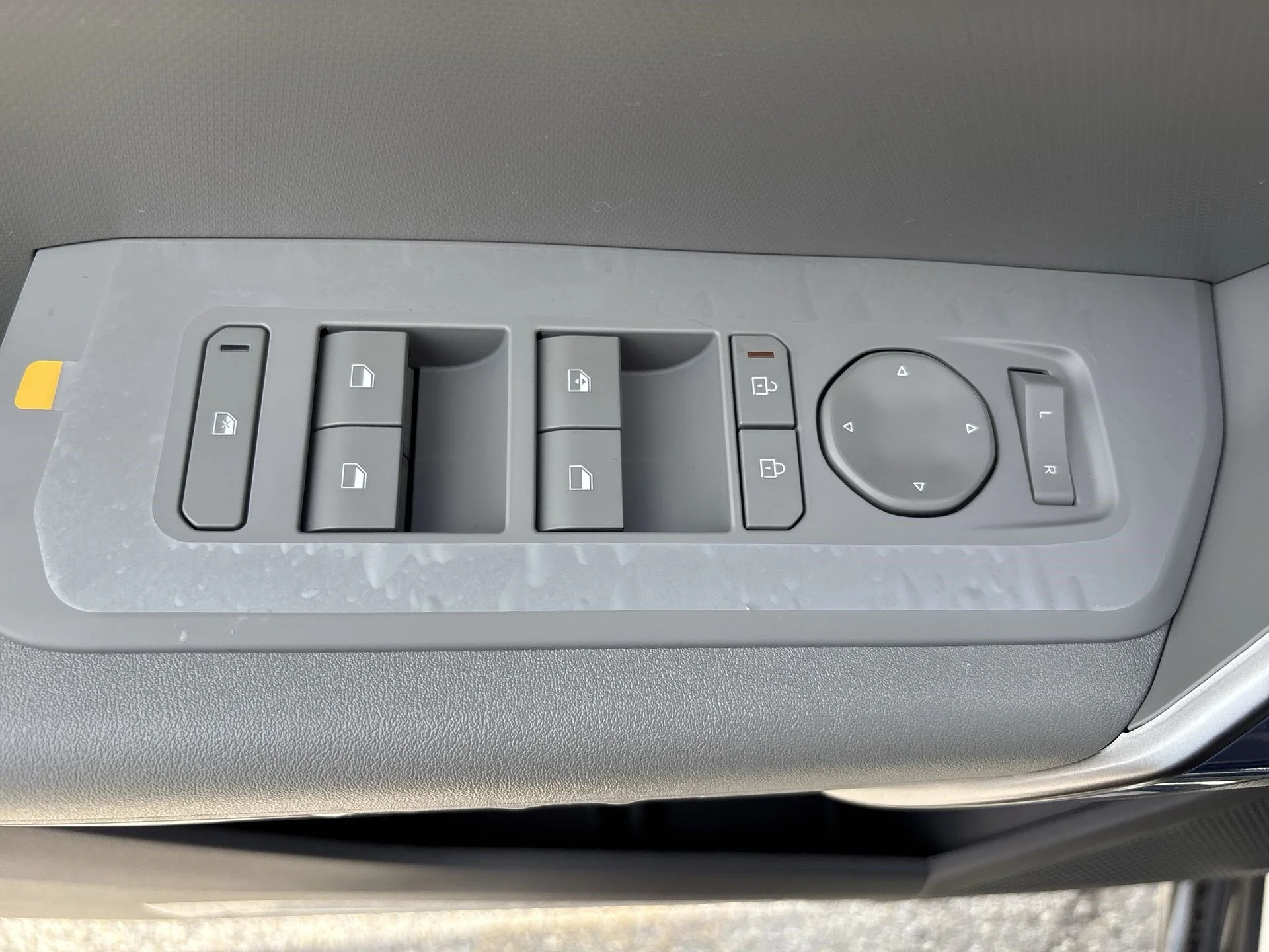 New 2027 Snow White Pearl Kia LX image 17