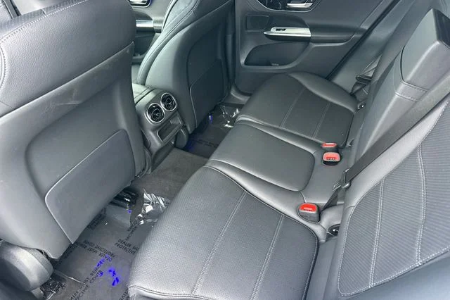 Used 2024  Mercedes-Benz GLC 300 image 13