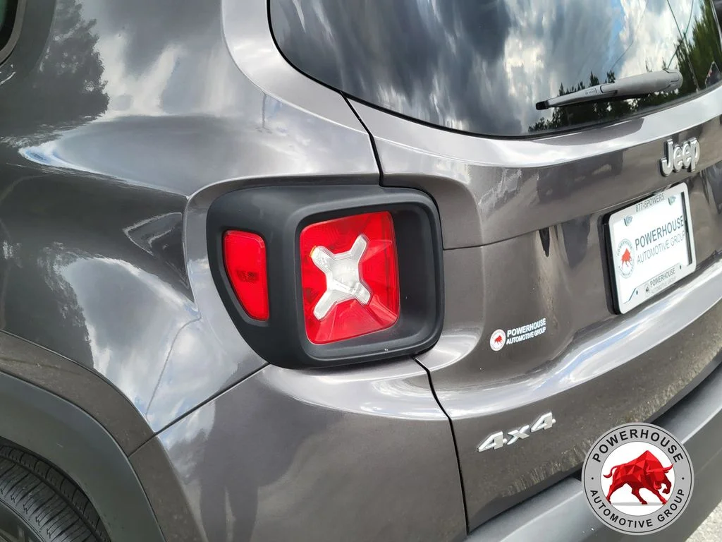 Used 2017 Gray Jeep Latitude image 14