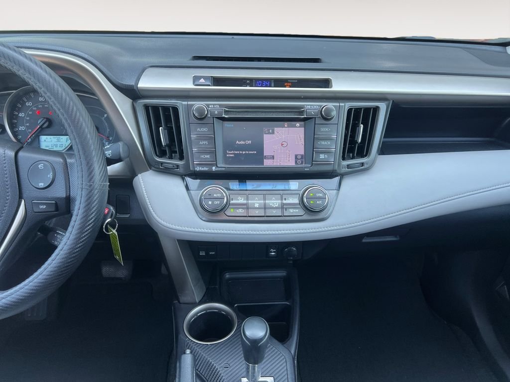 Used 2015 Red Toyota XLE image 11