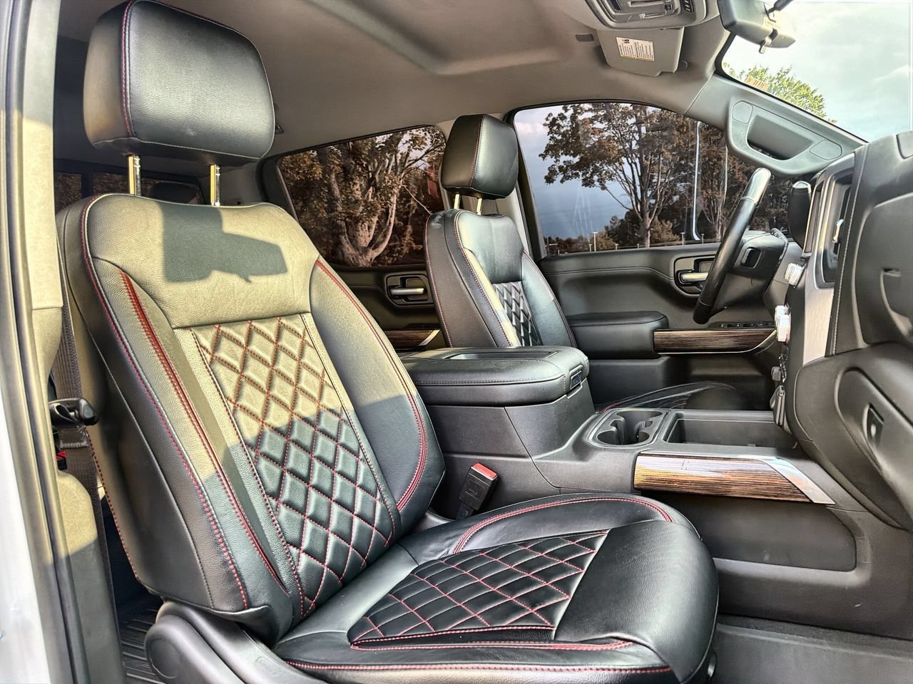 Used 2021 SUMMIT WHITE GMC Elevation image 23