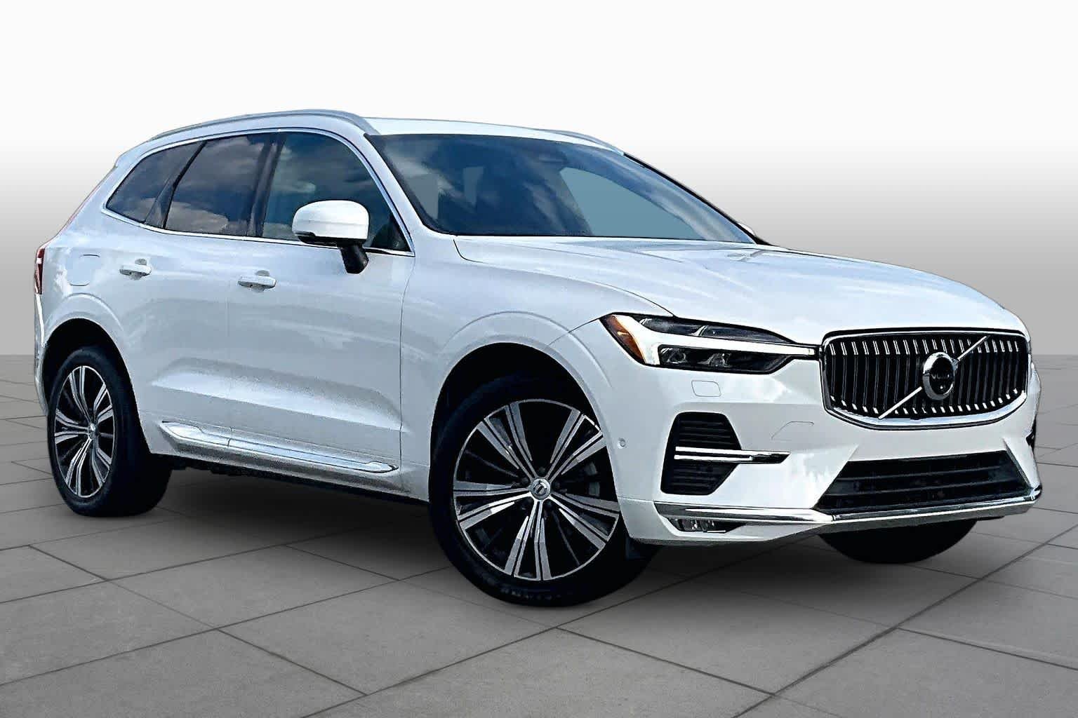 Used 2023 Crystal White Metallic Volvo Plus Bright Theme image 2