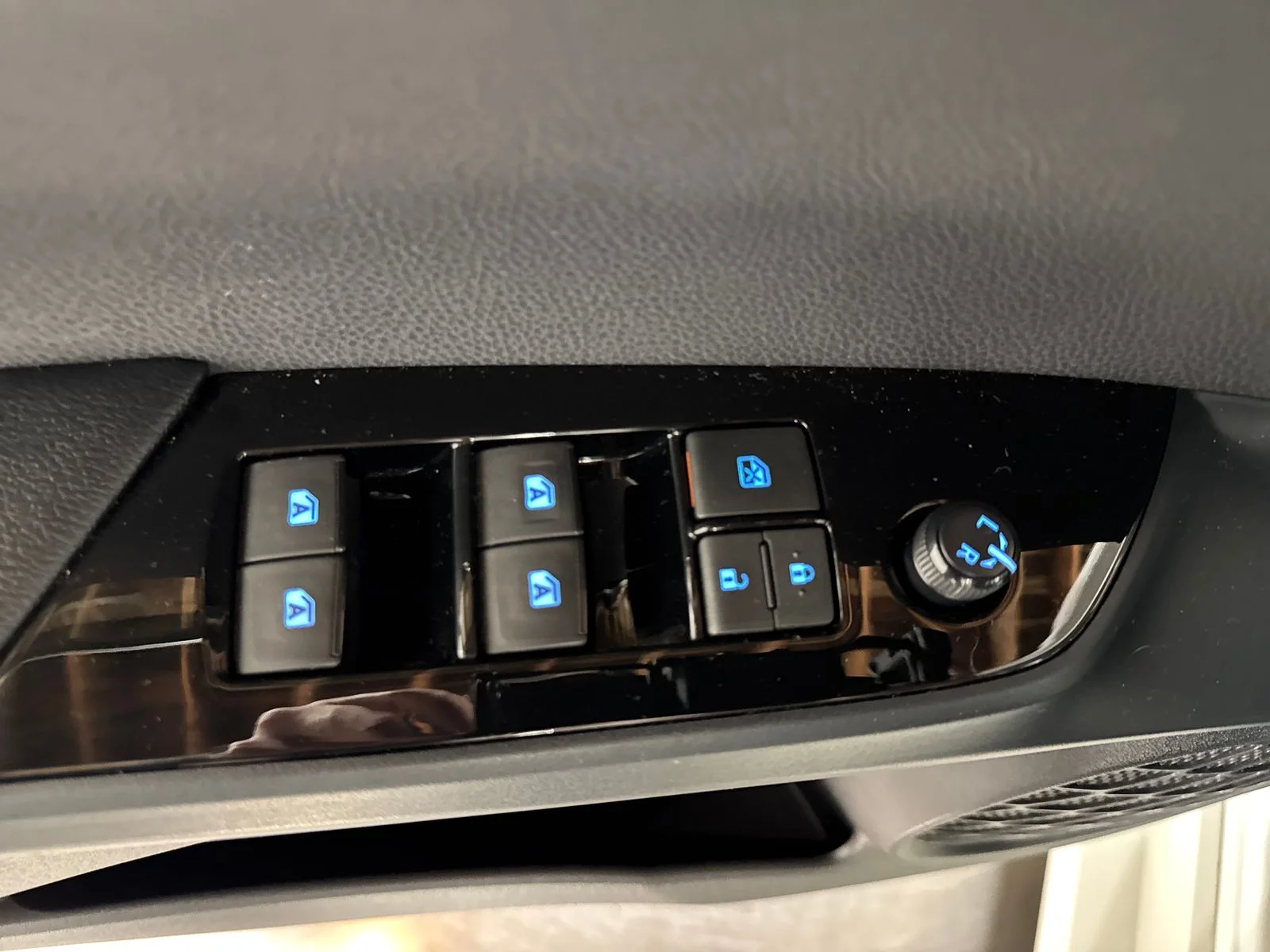 Used 2017 Blizzard Pearl Toyota Premium image 18