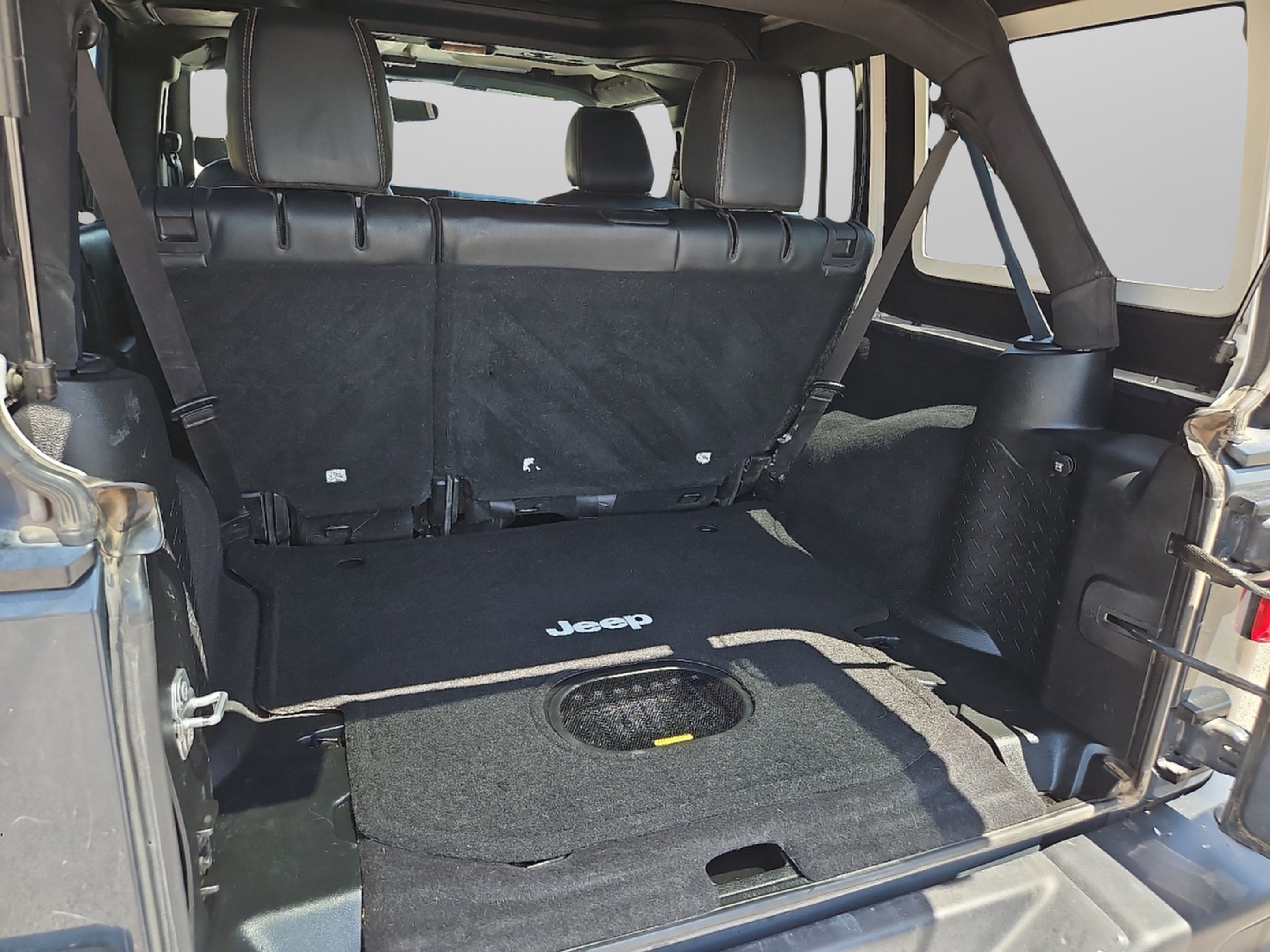 Used 2017 Rhino Clearcoat Jeep Unlimited Rubicon image 12