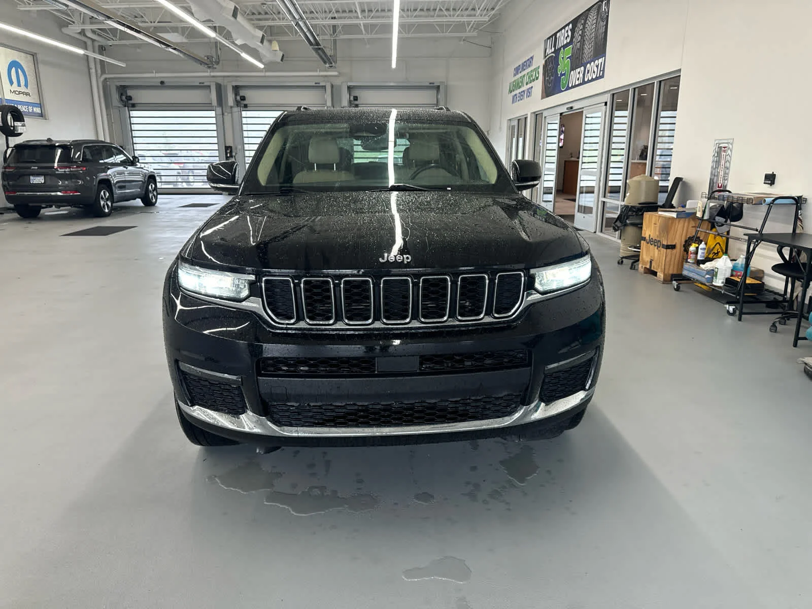 Used 2021 Diamond Black Crystal Pearlcoat Jeep Limited image 2