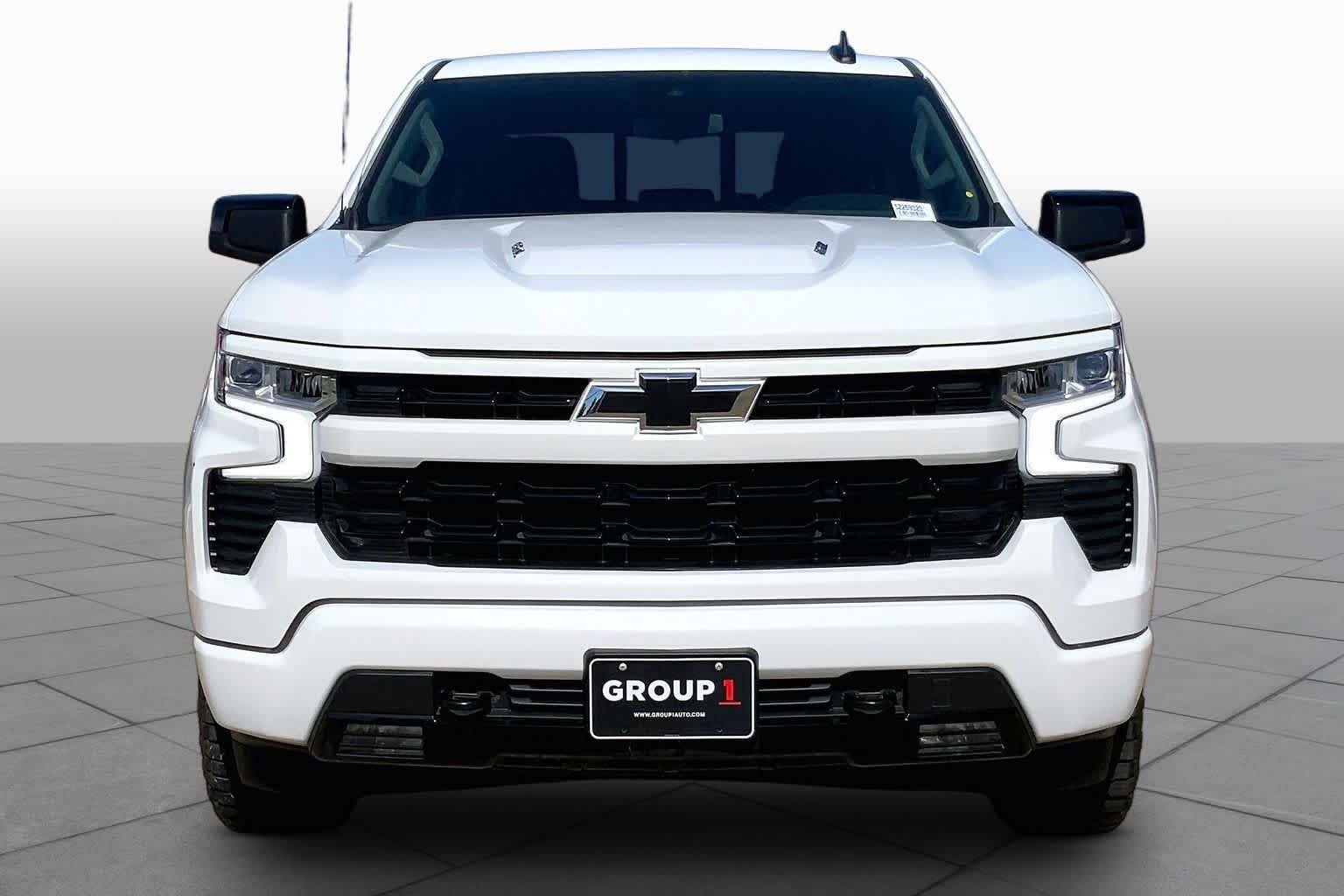 Used 2025 Summit White Chevrolet RST image 4