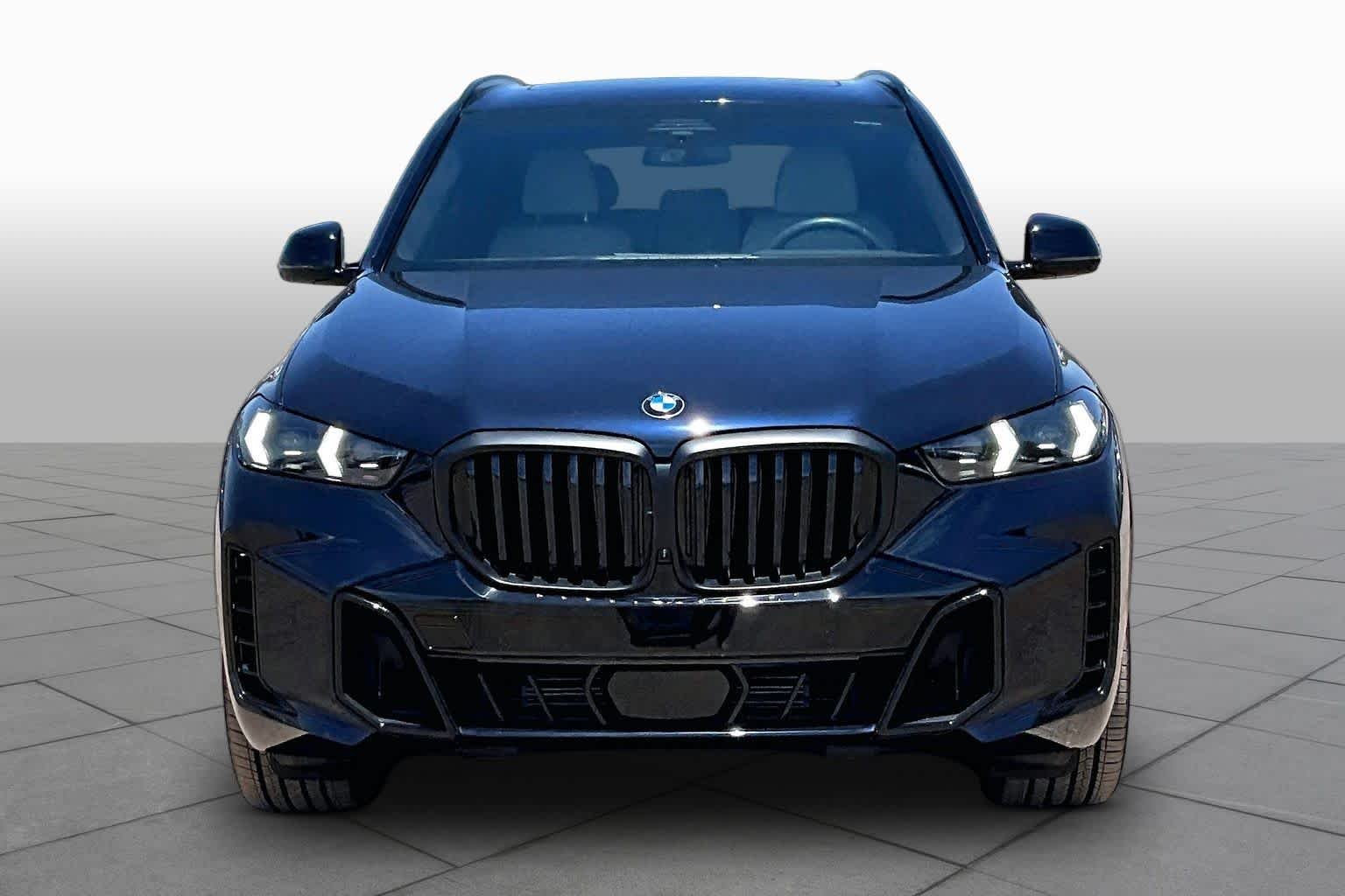 Used 2025 Carbon Black Metallic BMW xDrive40i image 3
