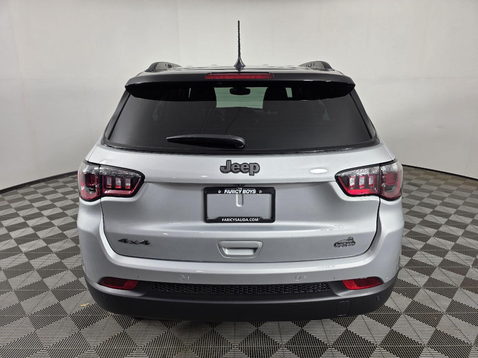 New 2026 Silver Zynith Metallic Clearcoat Jeep Limited Altitude image 4