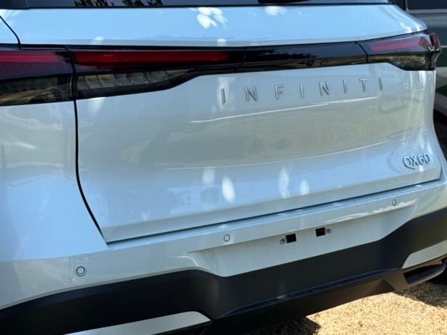 New 2026 Radiant White INFINITI LUXE image 6