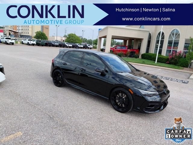 Used 2025  Volkswagen 2.0T image 1