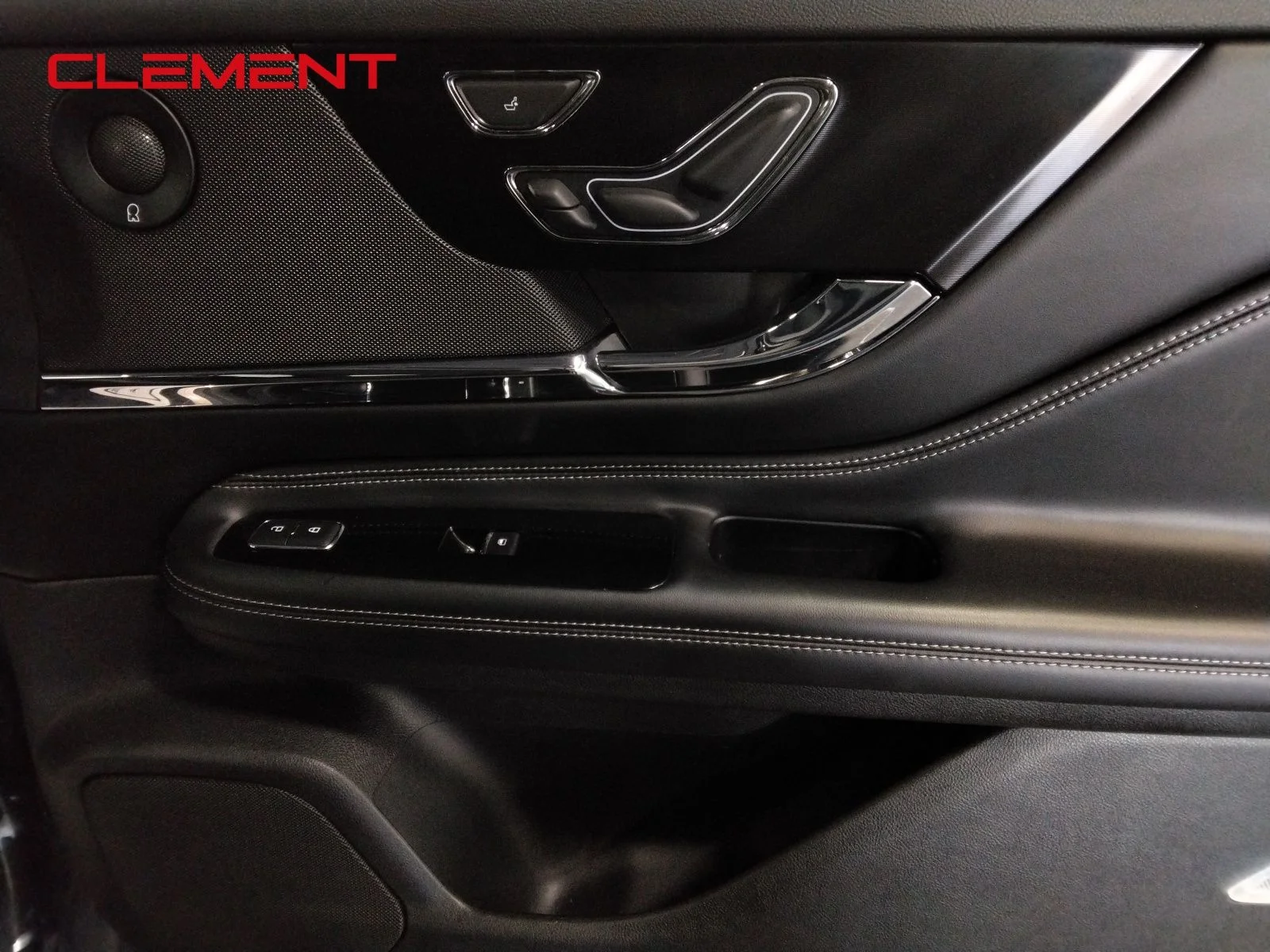 Used 2021 Black Lincoln Grand Touring image 45