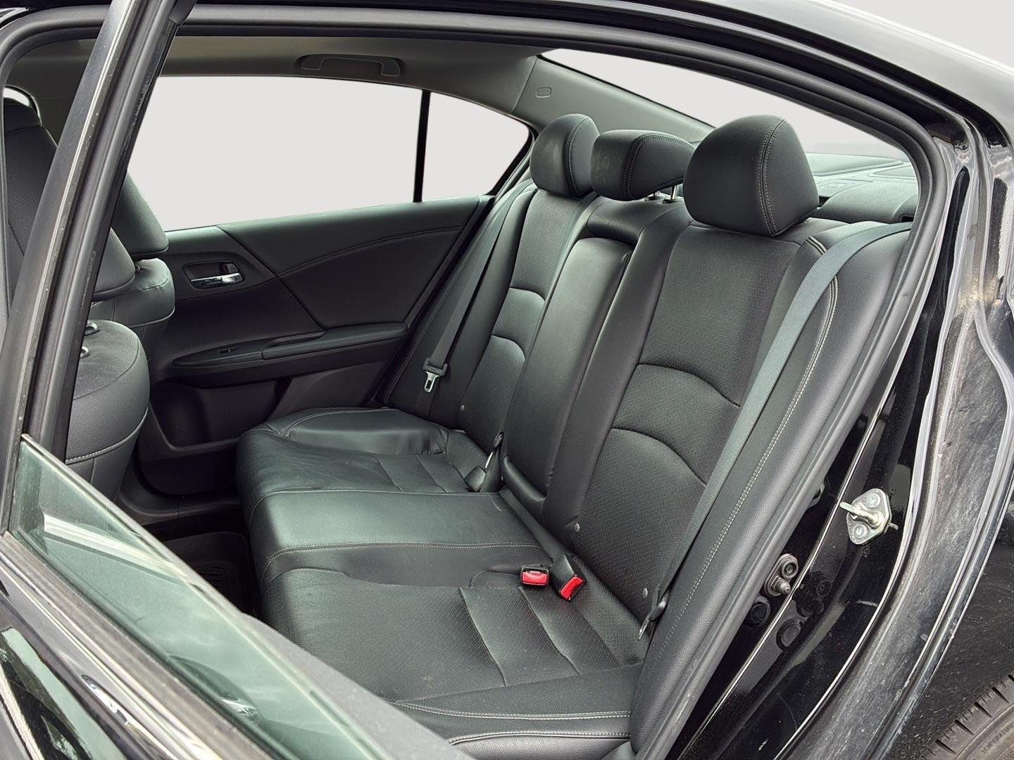 Used 2015 Alabaster Silver Metallic Honda EX-L image 4