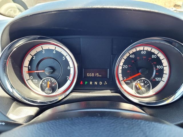 Used 2016 Blue Dodge SE image 21