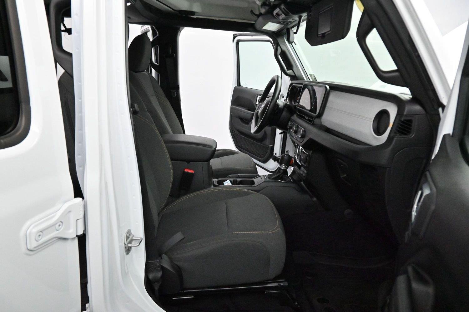 Used 2025 White Jeep Nighthawk image 27