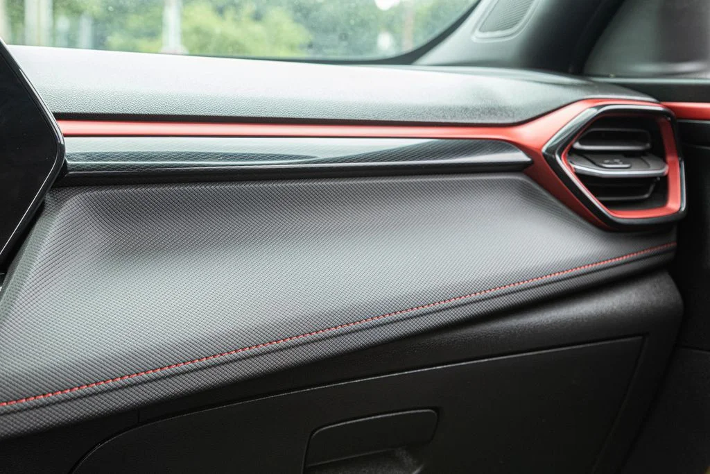 Used 2025 Gray Chevrolet RS image 23