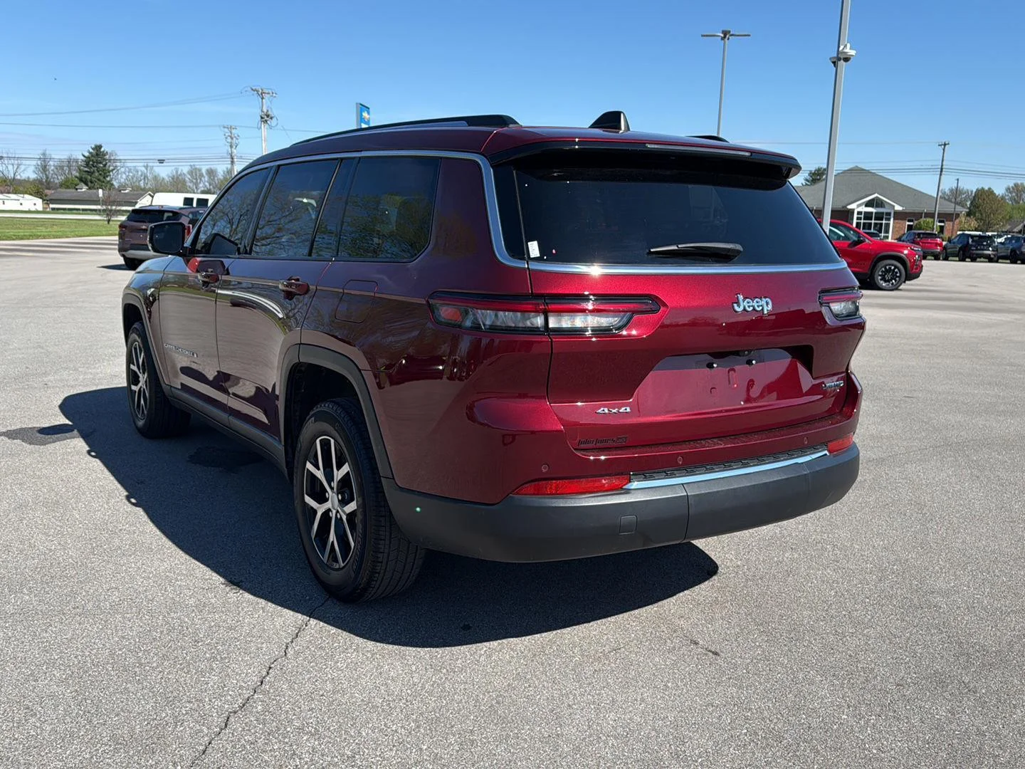 Used 2023 Velvet Red Pearlcoat Jeep Limited image 17