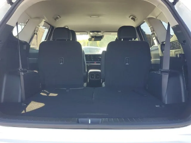 Used 2025 White Kia EX image 9