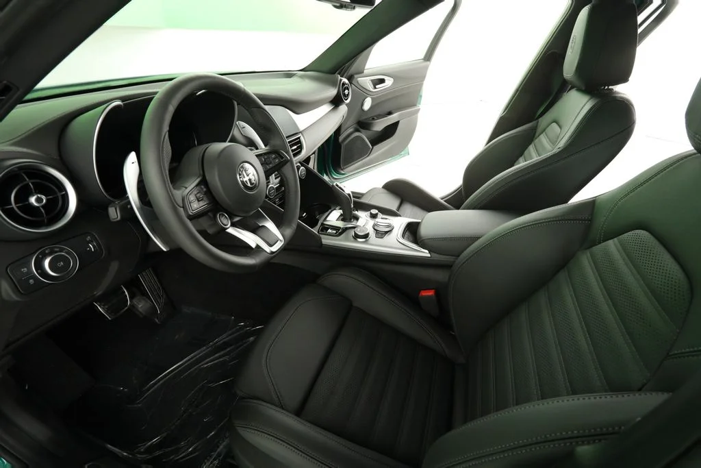 New 2025 Verde (Green) Fangio MetallicExterior Paint Alfa Romeo Veloce image 36