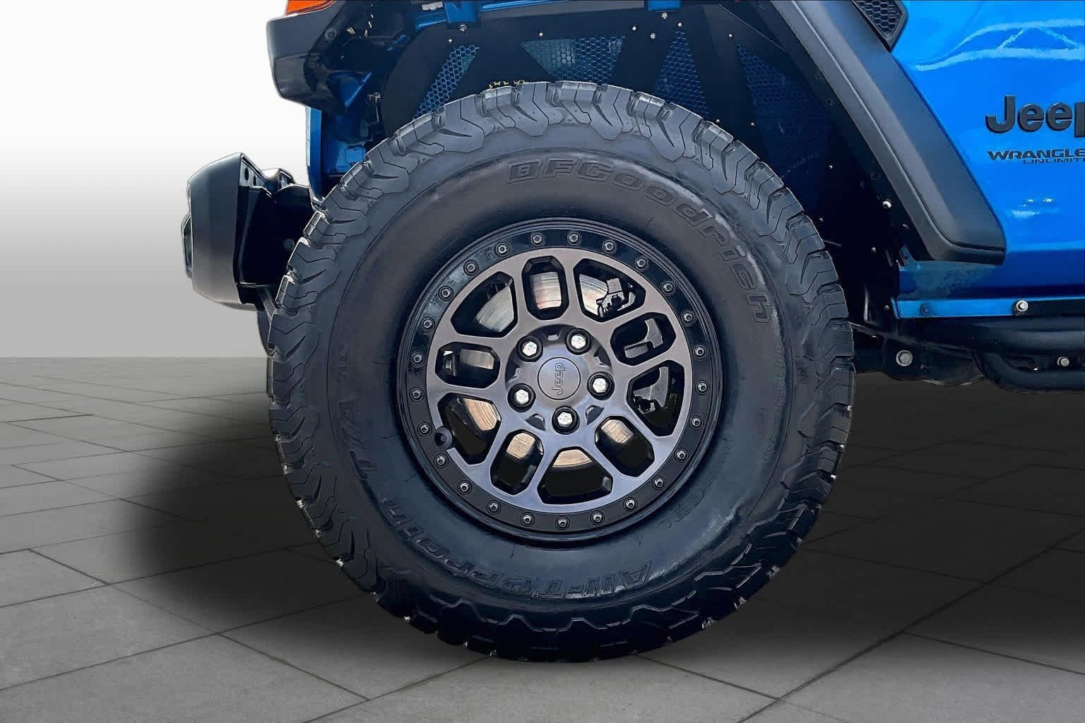 Used 2022 Hydro Blue Pearlcoat Jeep Unlimited High Tide image 10