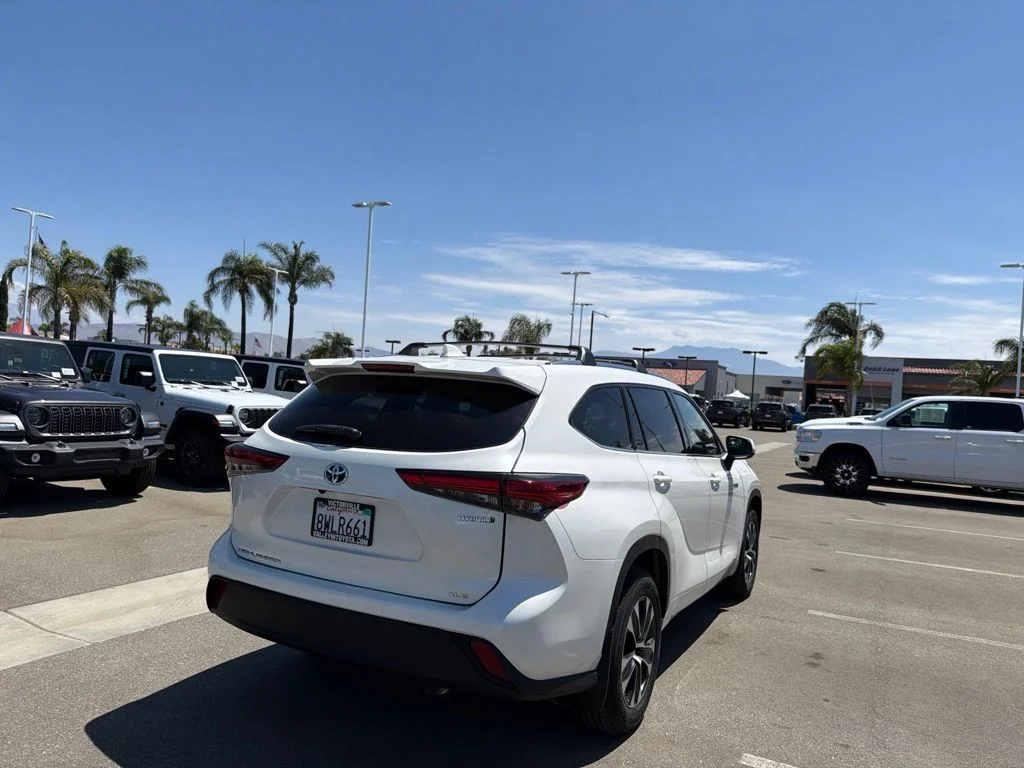 Used 2021 White Toyota XLE image 8