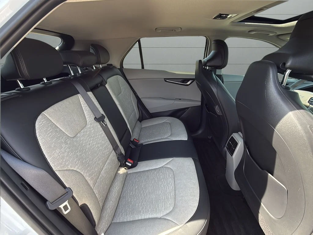 Used 2023 White Kia Wave image 13