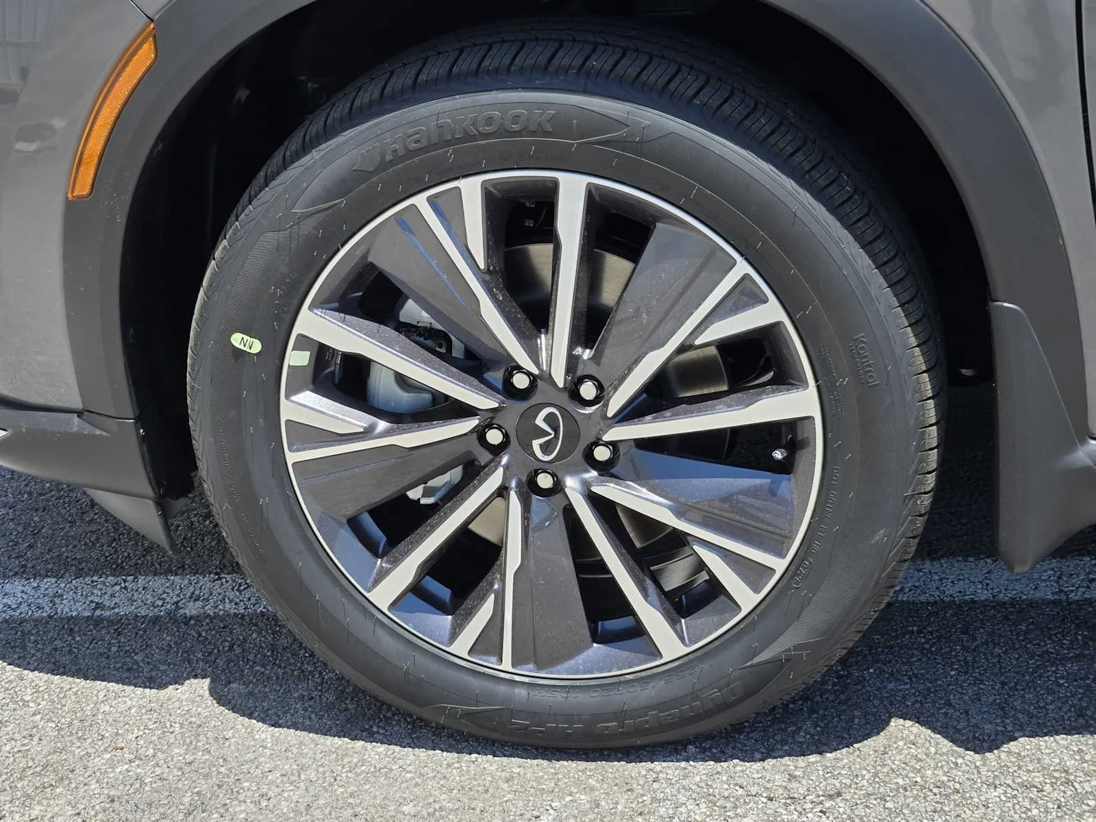 New 2026 GRAPHITE SHADOW INFINITI Luxe FWD image 7