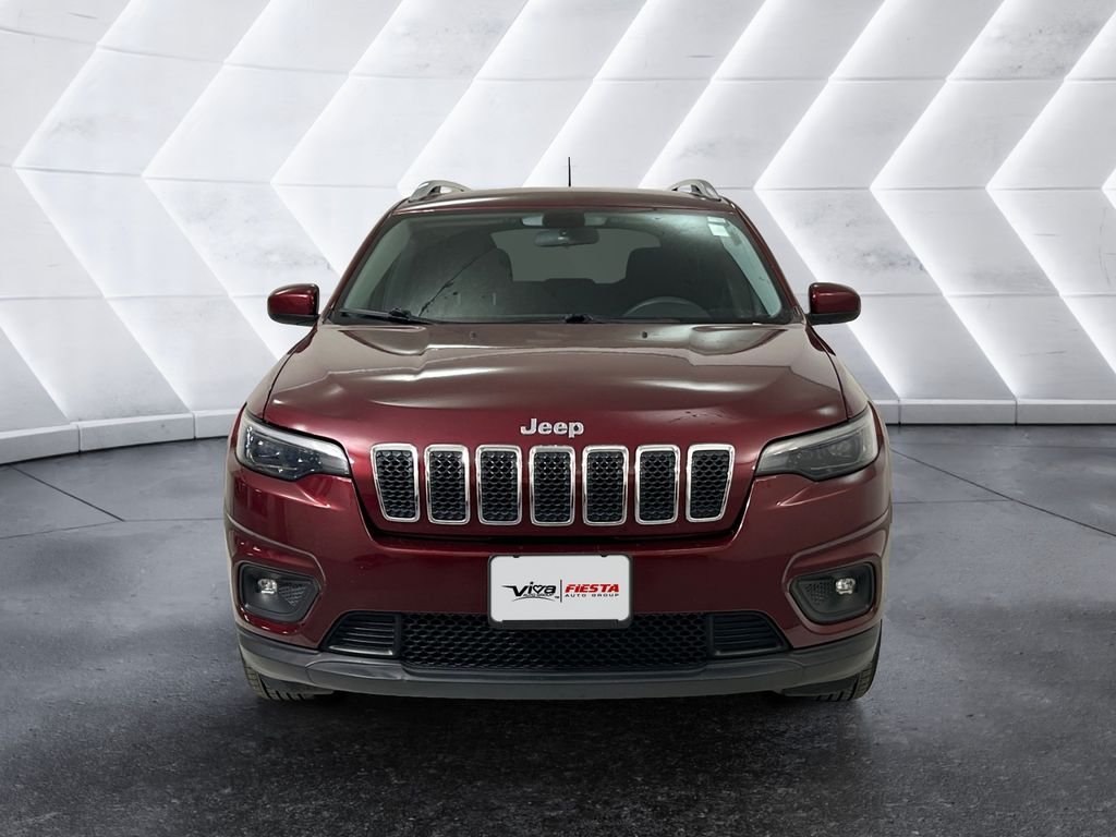 Used 2019 Red Jeep Latitude image 2