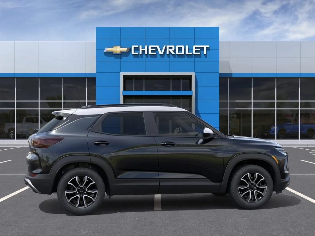 New 2026 Mosaic Black Metallic Chevrolet ACTIV image 5