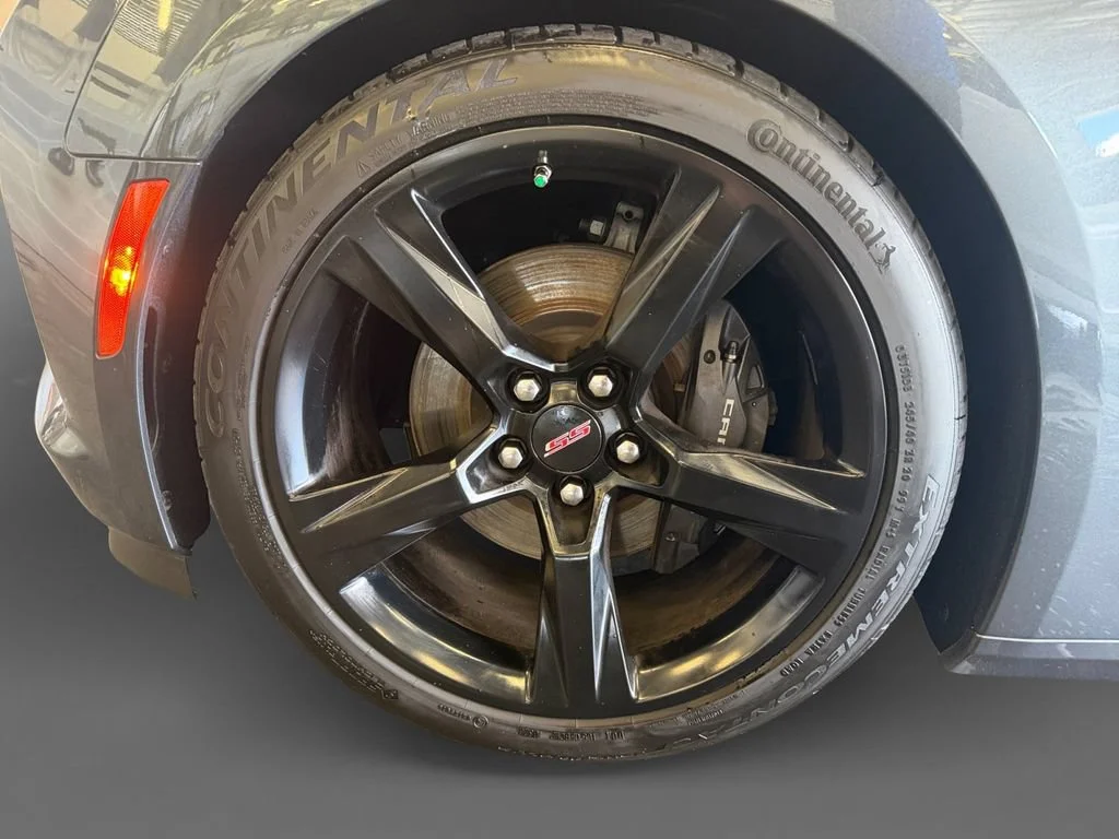 Used 2018 NIGHTFALL GRAY METALLIC Chevrolet 2SS image 16