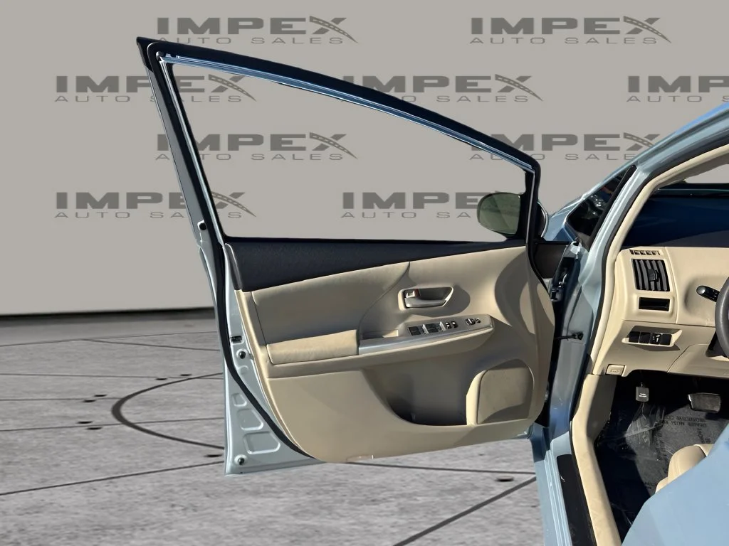 Used 2013 Blue Toyota Two image 22