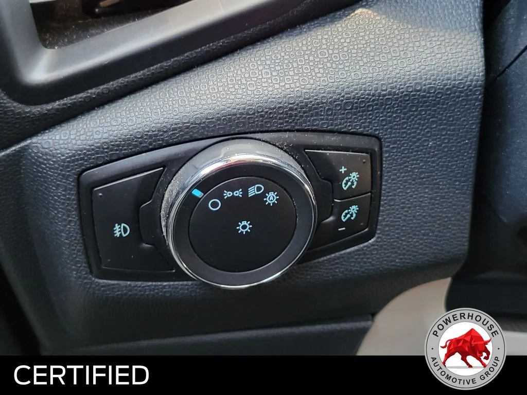 Used 2018 Red Ford SE image 29
