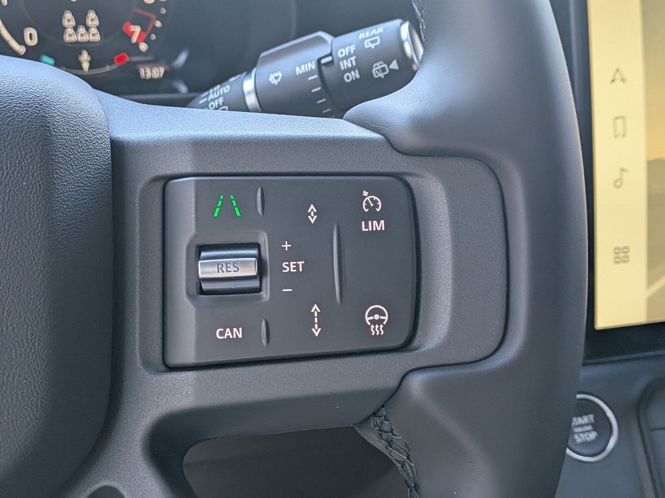 New 2026 Fuji White Land Rover P400 X-Dynamic SE image 16