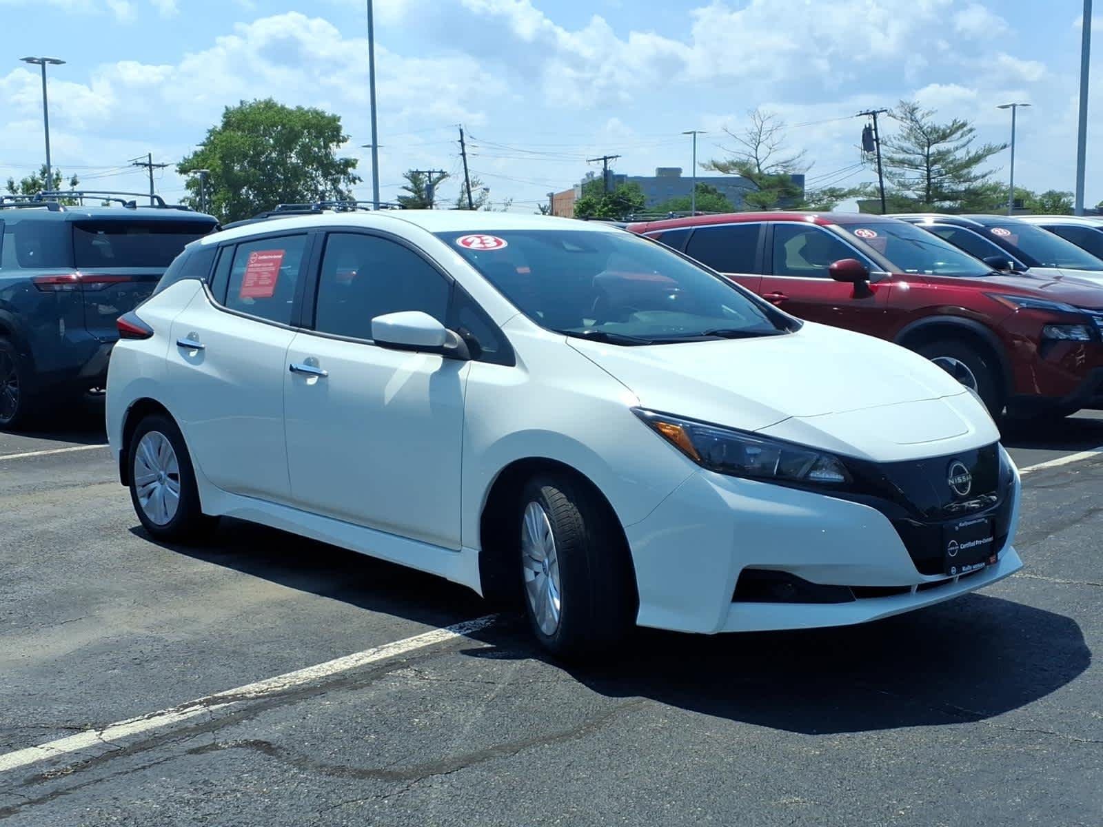 Used 2023 Glacier White Nissan S image 3