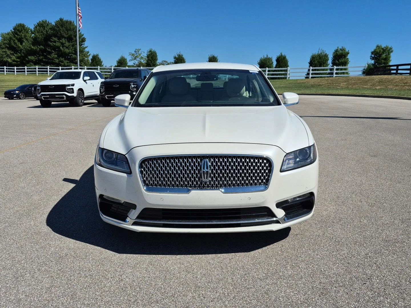 Used 2018 Lincoln Continental Select with VIN 1LN6L9SK5J5606303 for sale in Salem, IN