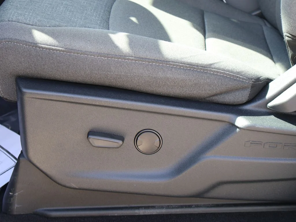 Used 2024 Silver Ford XLT image 25