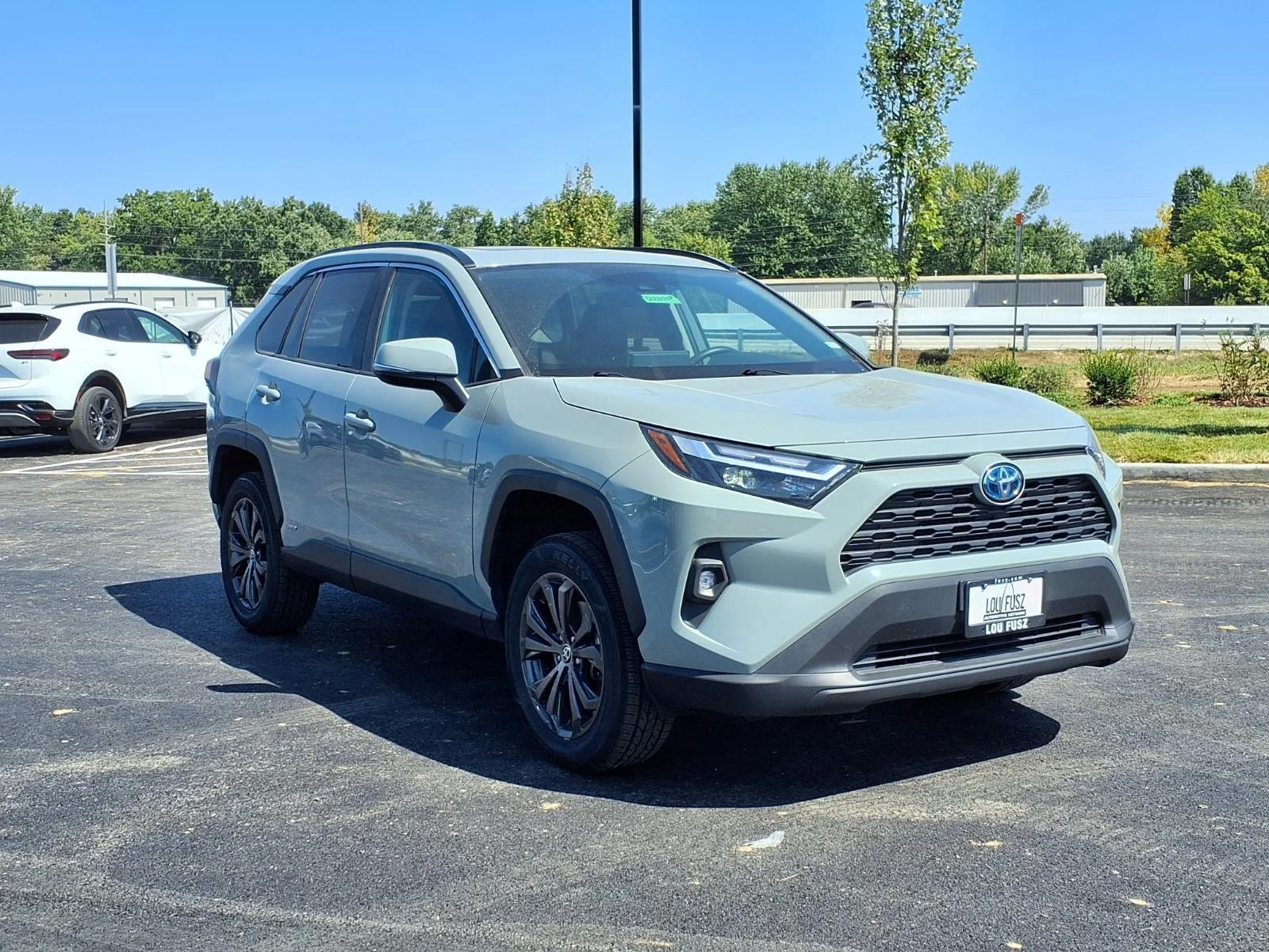 Used 2022 Lunar Rock Toyota XLE Premium image 28