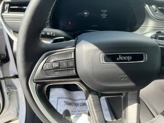 Used 2025 White Jeep Limited 4x4 image 30