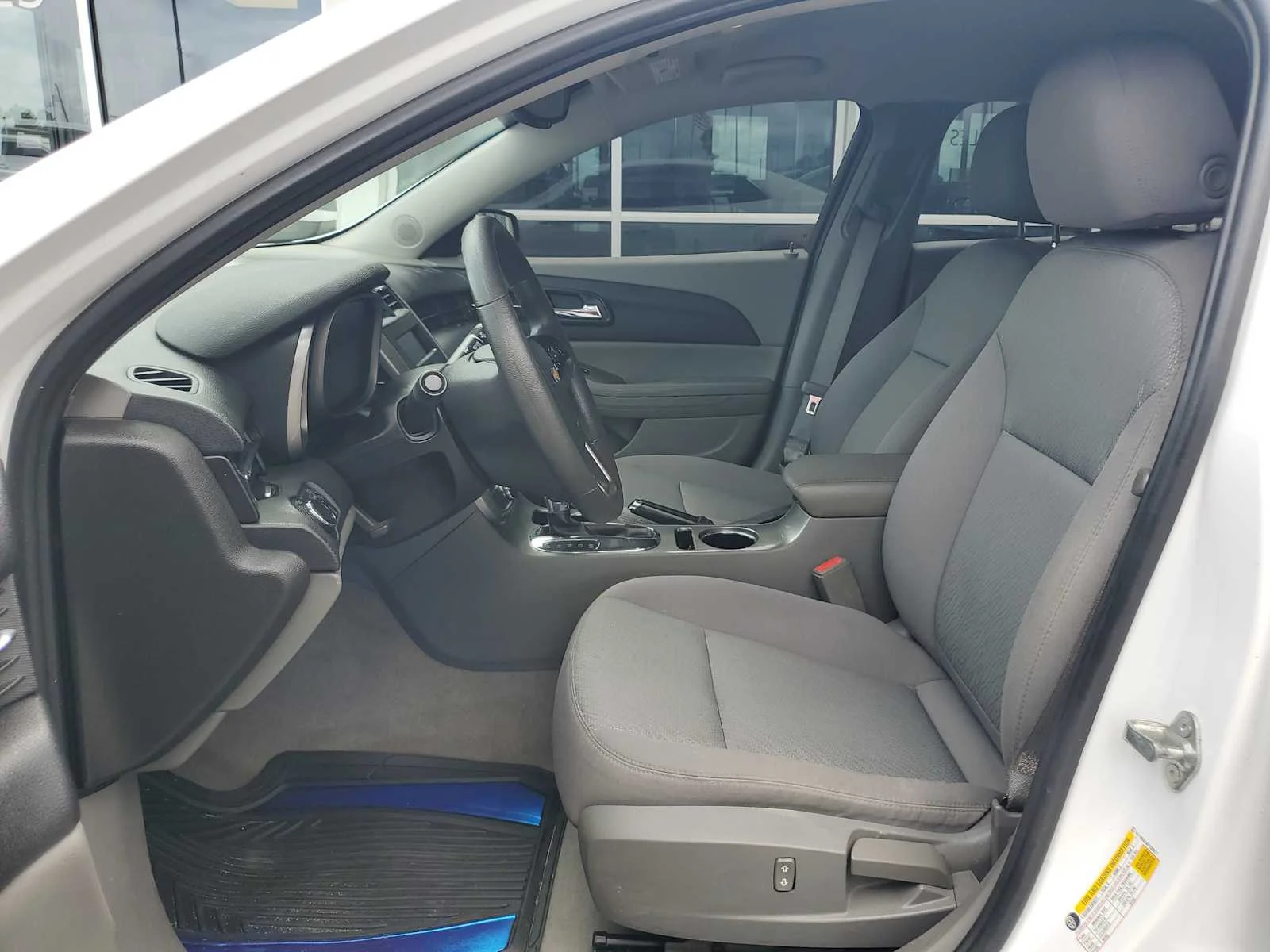 Used 2015 SUMMIT WHITE Chevrolet LS image 23