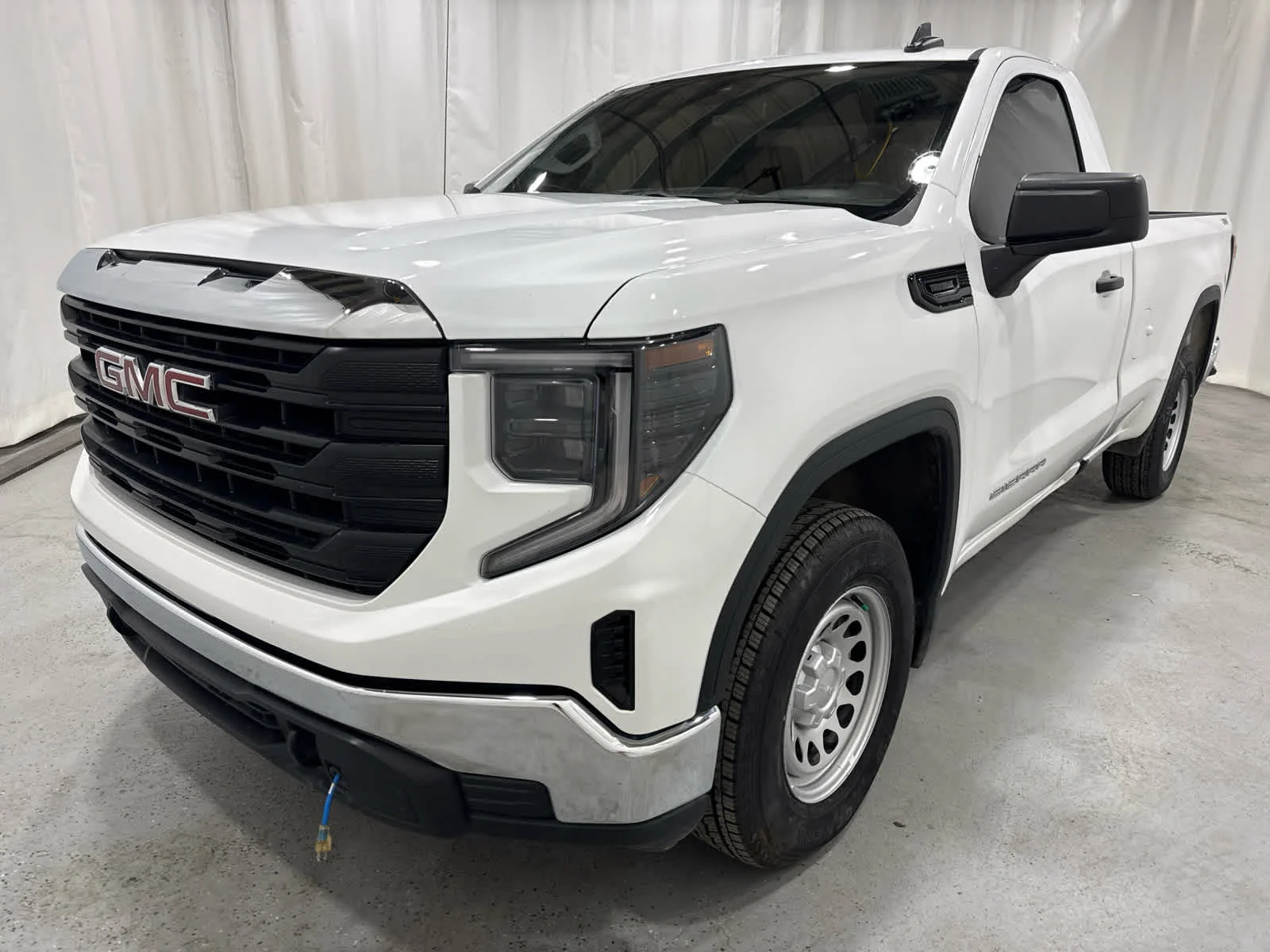 Certified Used 2025 Summit White GMC Pro image 1