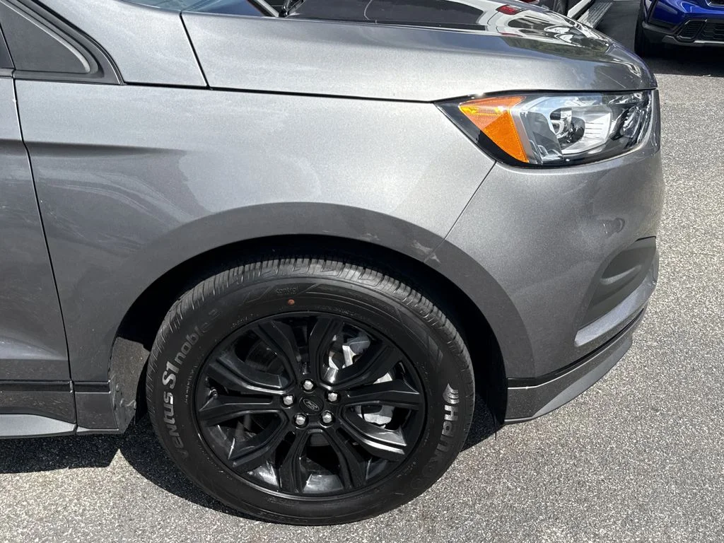 Used 2023 Gray Ford SE image 9