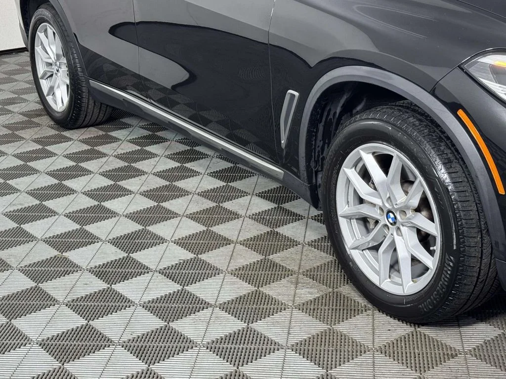 Used 2022 Black BMW xDrive40i image 12