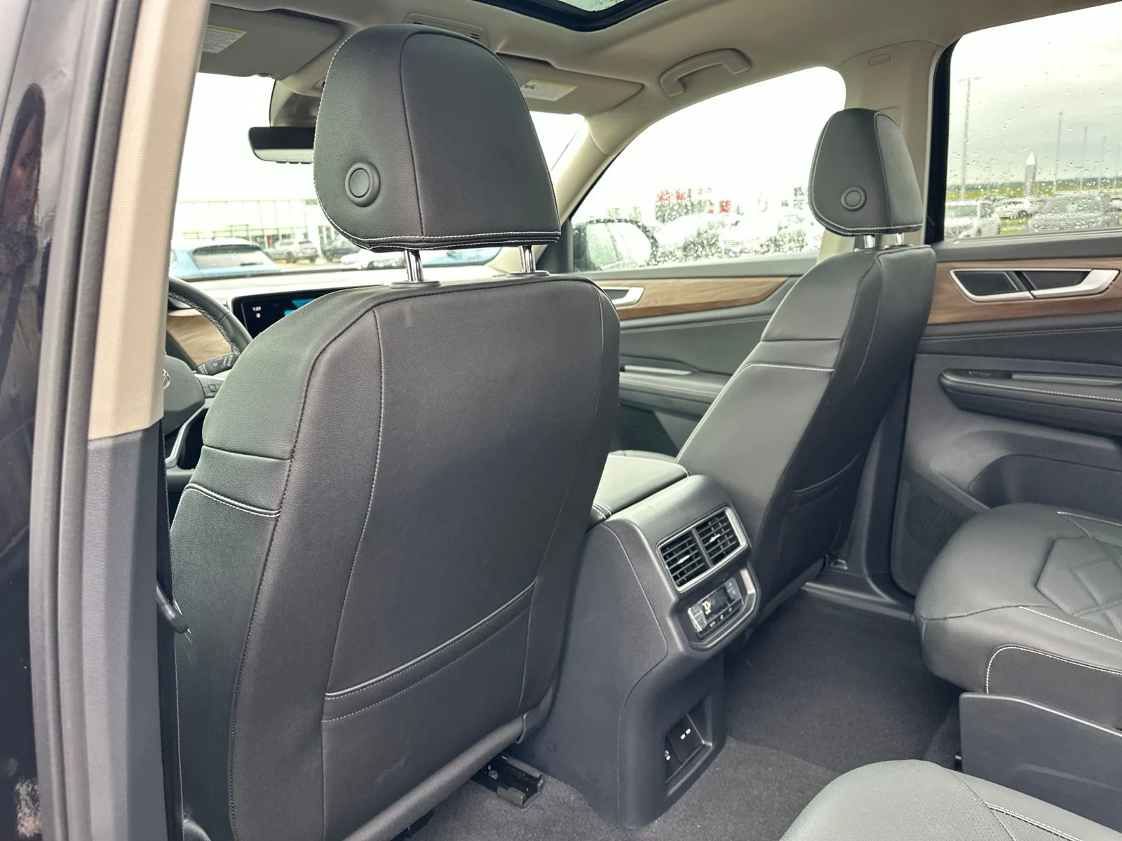 New 2026 Black Volkswagen 2.0T SE w/Technology image 19