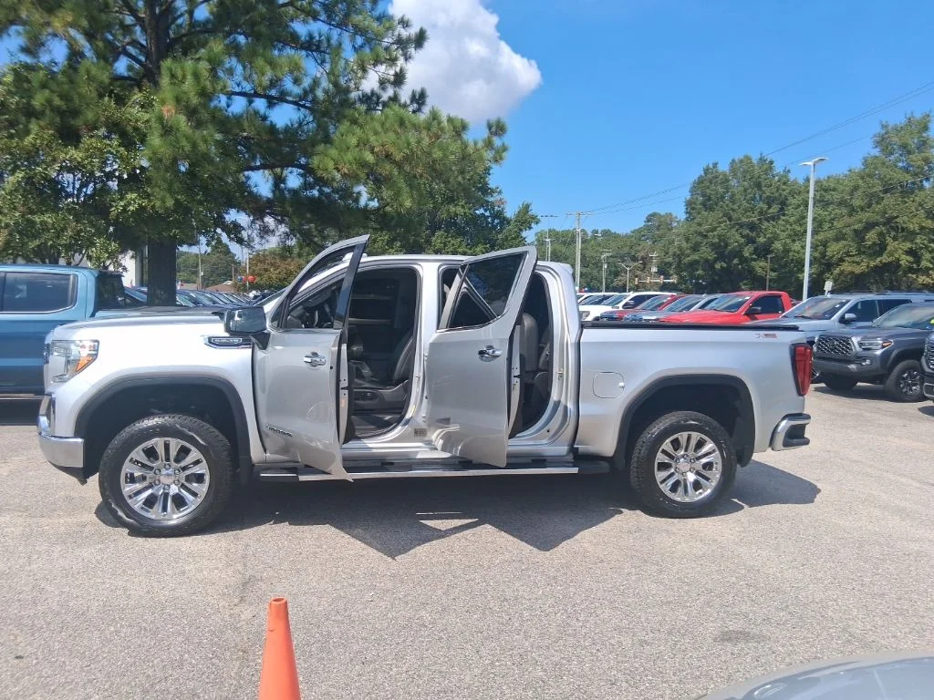 Used 2019 Silver GMC SLT image 17