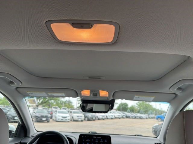 Used 2022 Lunar White Hyundai Limited image 26