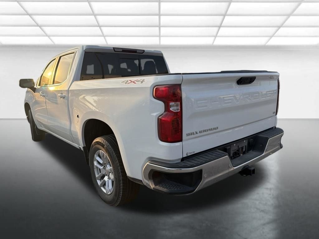 Used 2025 Summit White Chevrolet LT image 4