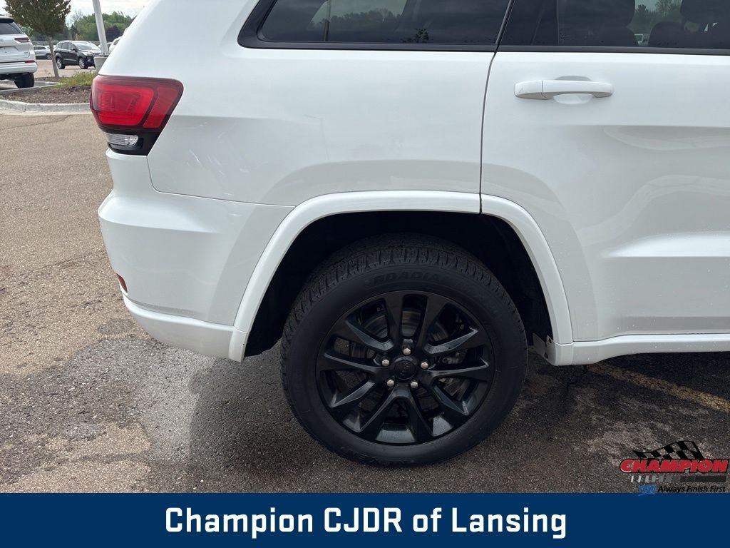 Used 2022 White Jeep Laredo X image 38
