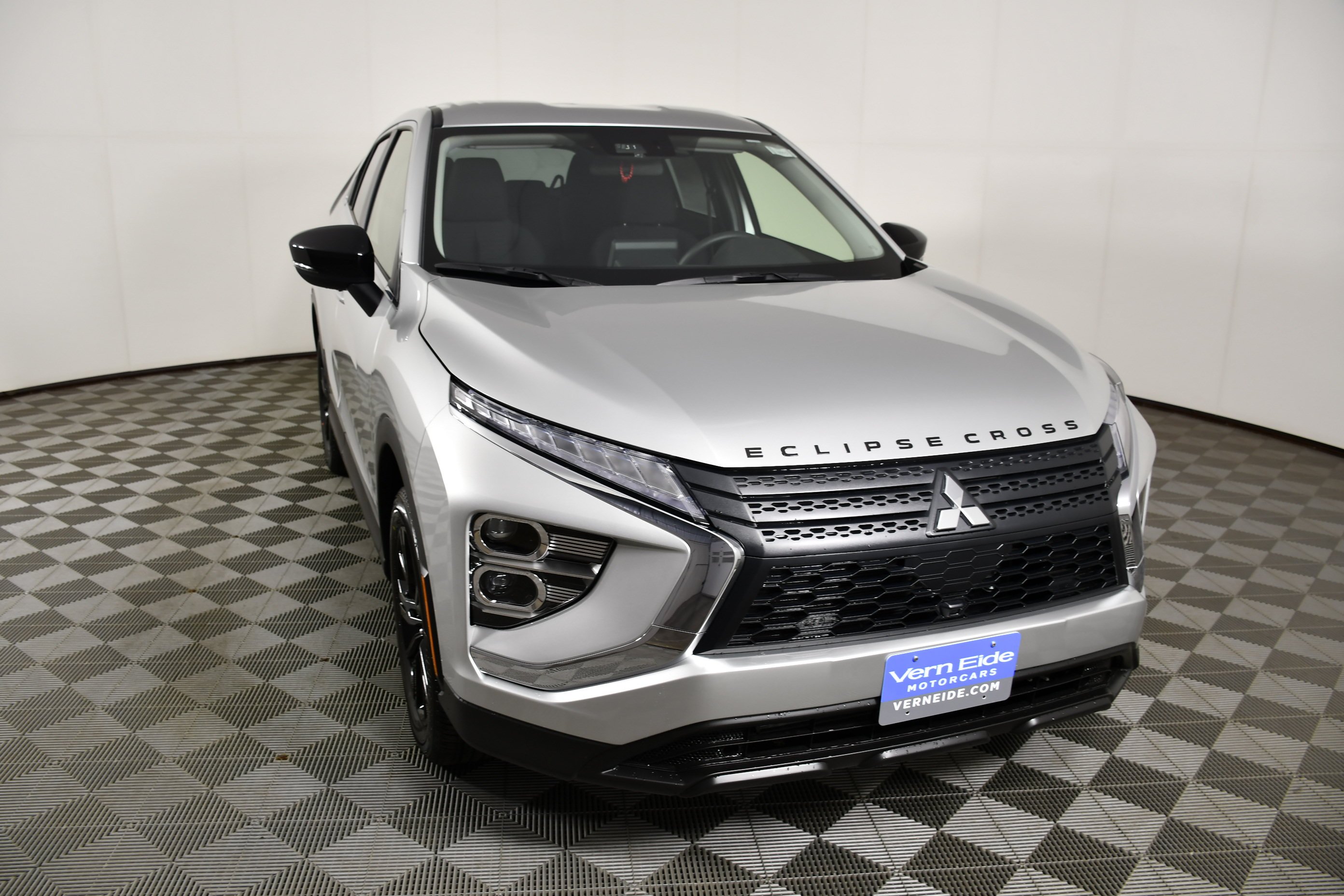 New 2026 Alloy Silver Metallic Mitsubishi LE 1.5T S-AWC image 3