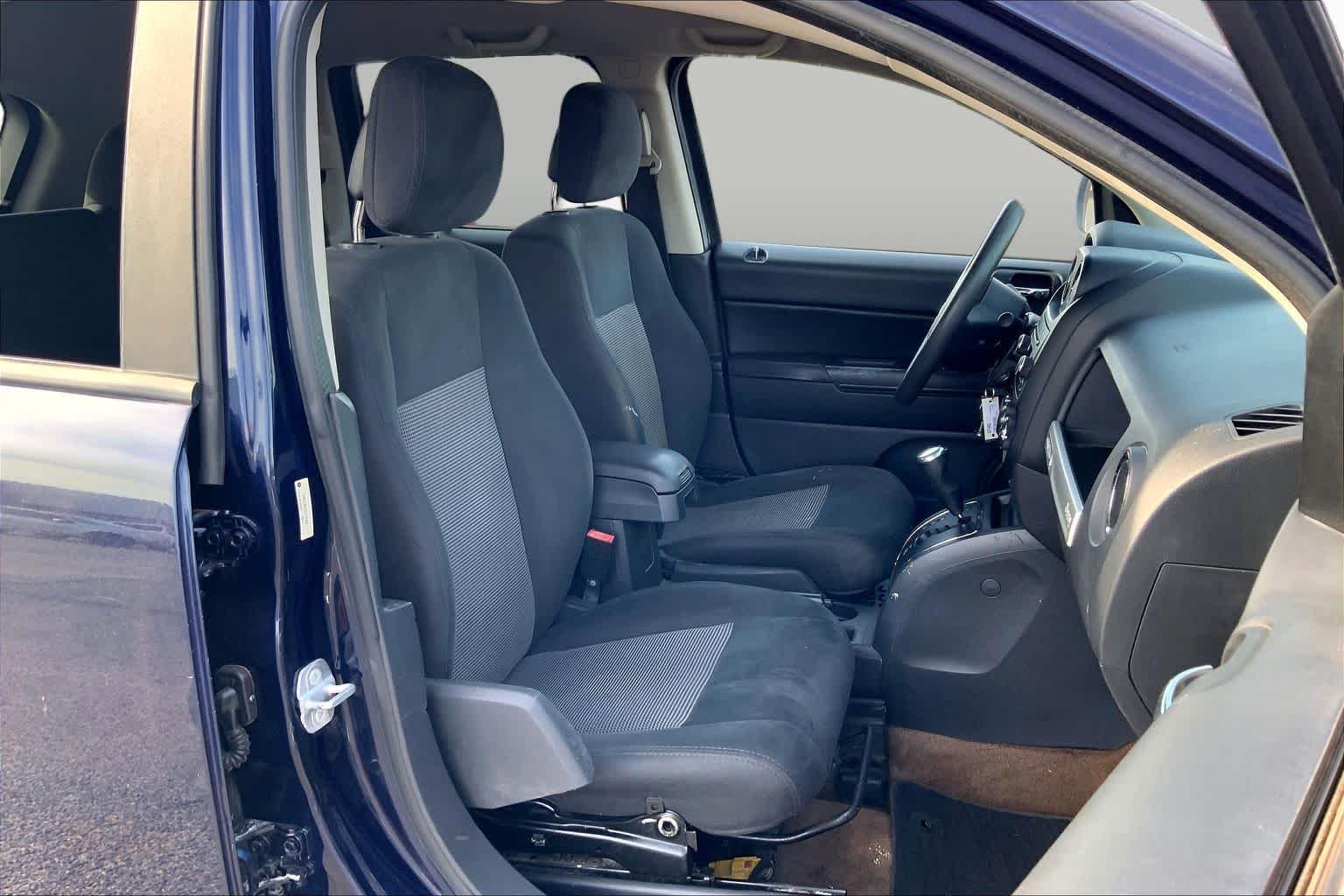 Used 2014 True Blue Pearlcoat Jeep Sport image 9