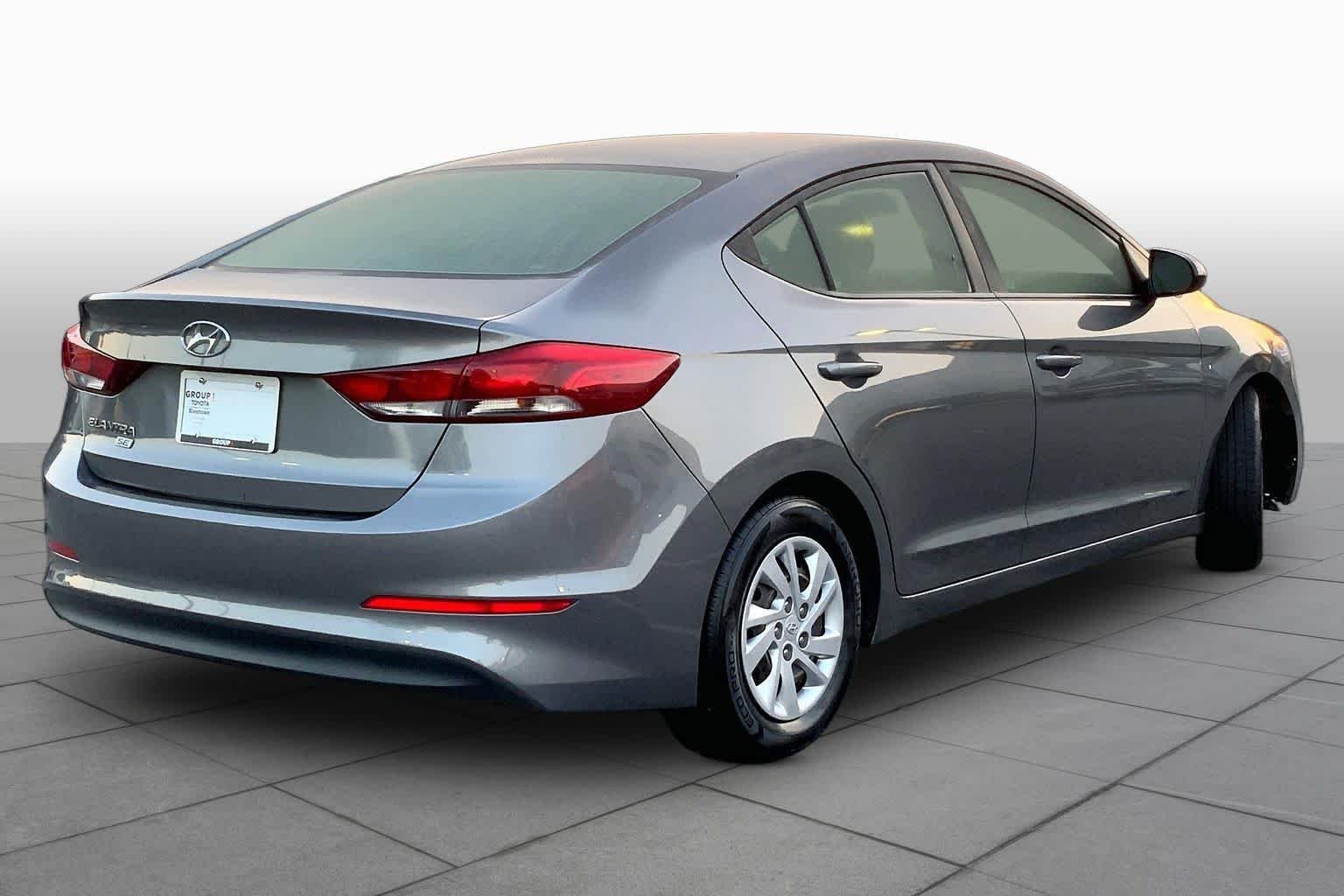 Used 2018 Machine Gray Hyundai SE image 13