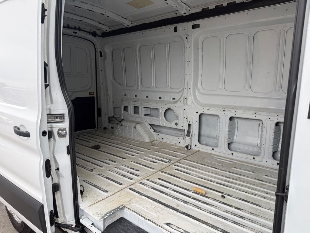 Used 2023 Oxford White Ford Base image 22